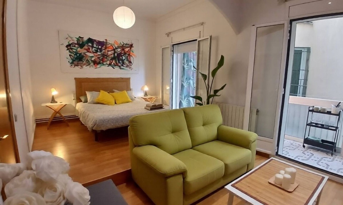 Sant Antoni Condo | Spacious Room near Plaza España with Private Bath & A/C