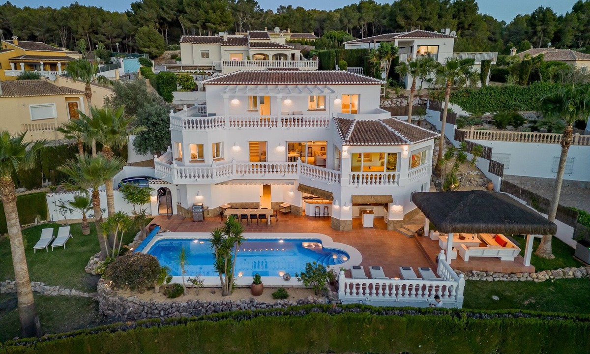 Tarraula Villa | Spacious villa with stunning panoramic views - heated pool
