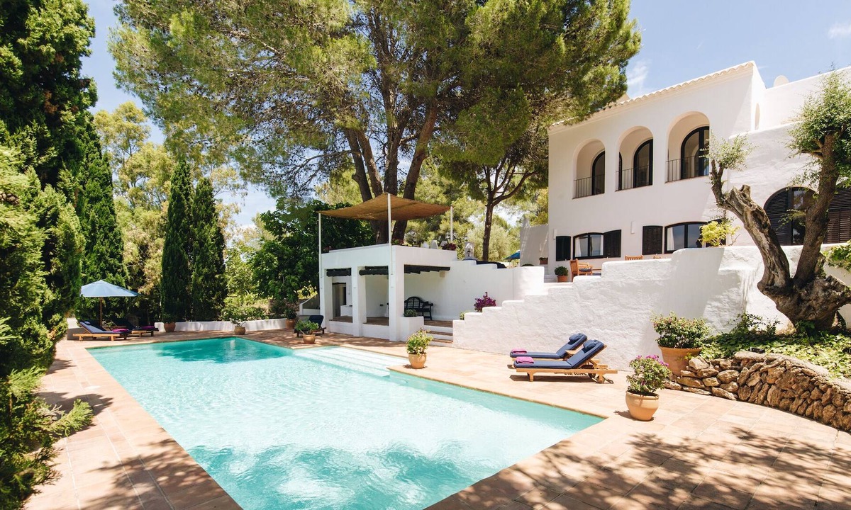 Sant Rafael de Sa Creu Villa | Spanish Finca with Private Pool, Outdoor Kitchen, Tennis Court & Large Gardens