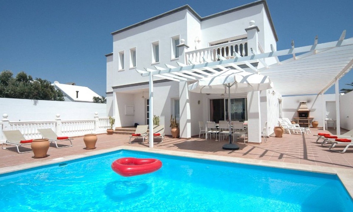 Costa Teguise Villa | Splendid Costa Teguise Villa | 4 Bedrooms | Casa Angelica | Walking Distance