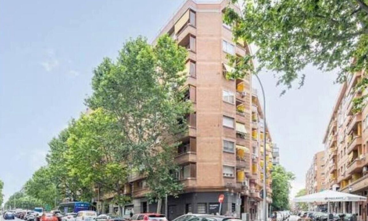 Palos de la Frontera Apartment | Stylish 120 m² Duplex Near Atocha Station – Sleeps 8, A/C & Fast WiFi