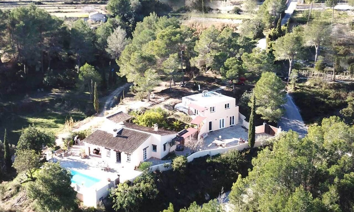 Tarraula Apartment | "suite Galago" very quiet location, yet only 10 minutes from the beach.