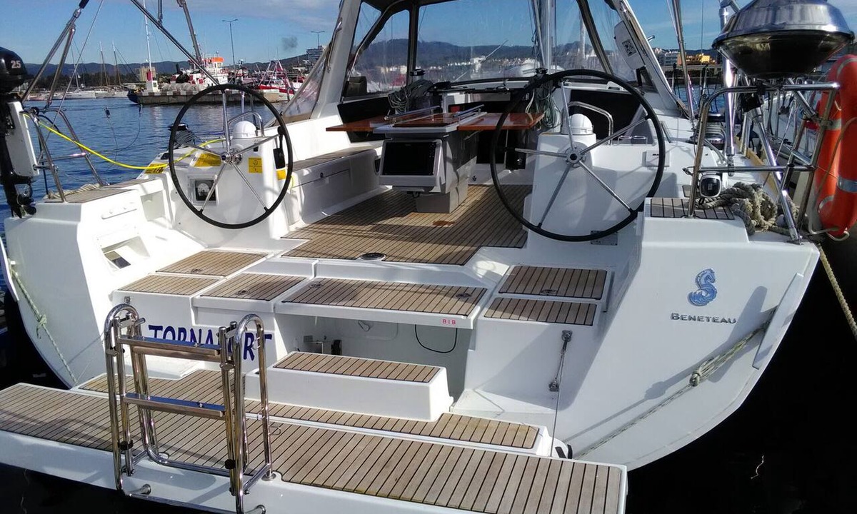 Palamos Boat Rental | Sun-Kissed Sailing Adventure in Cataluña