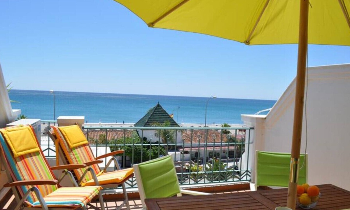 Chimenea Apartment | Sunny Apartment on Burriana Beach with Sea View, Balcony, Wi-Fi & A/C