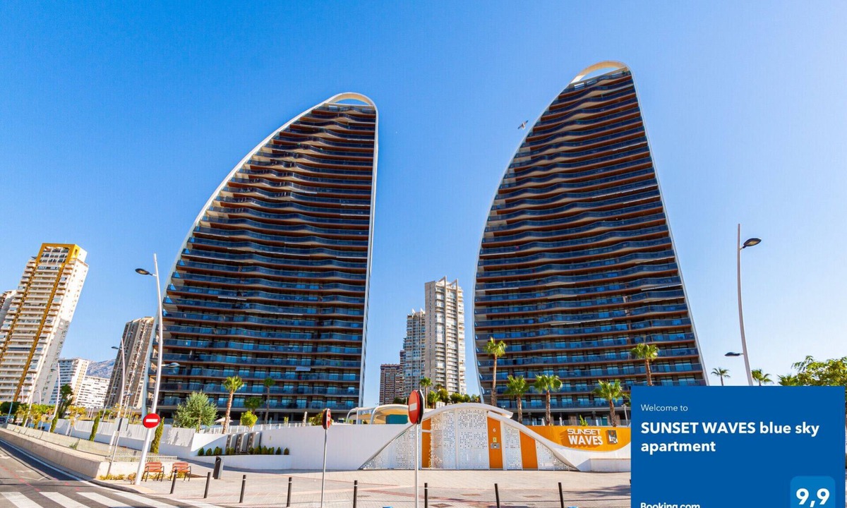 Benidorm Apartment | SUNSET WAVES blue sky apartment