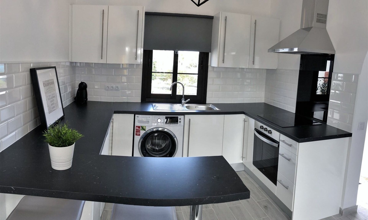 Castillo Caleta de Fuste House | Superb South Facing Bungalow. Great location, Air con, Wi-Fi