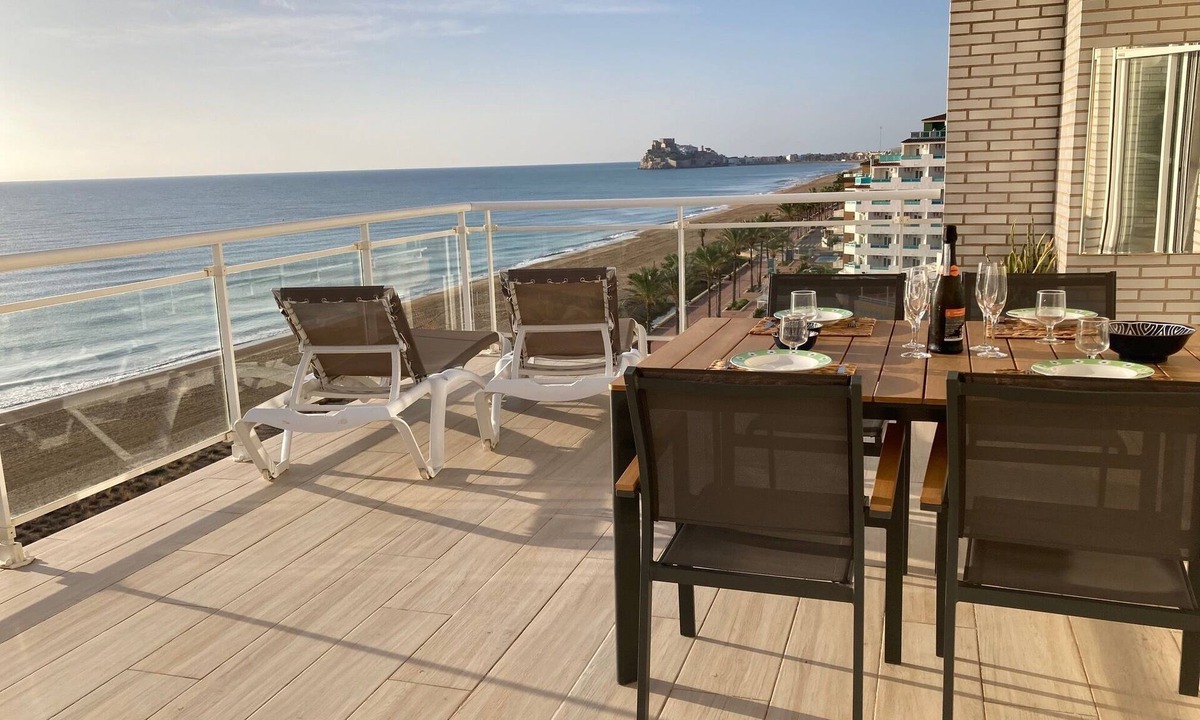 Peniscola Apartment | SUPERB TERRACE OVERLOOKING THE SEA, SWIMMING POOL, PEDESTRIAN AREA AND PRIVATE PARKING LOT