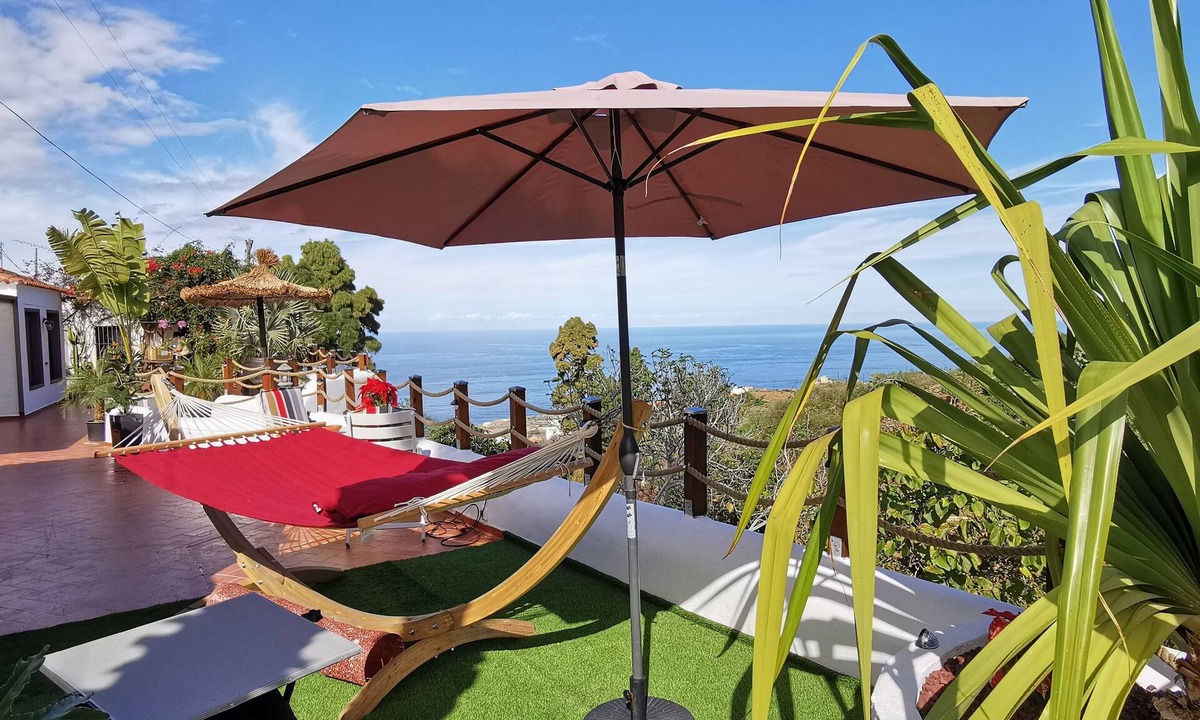 Buen Paso Apartment | Sustainable Vacation in Tenerife in a Guest Cottage with Views of the Atlantic Ocean and Mount Teide