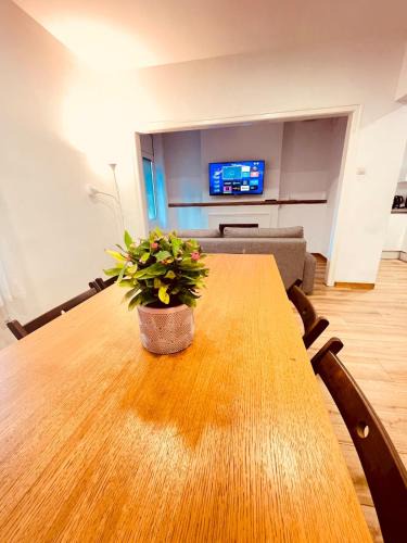 La Nova Esquerra de l'Eixample Apartment | Tarradellas 1 para 9 personas