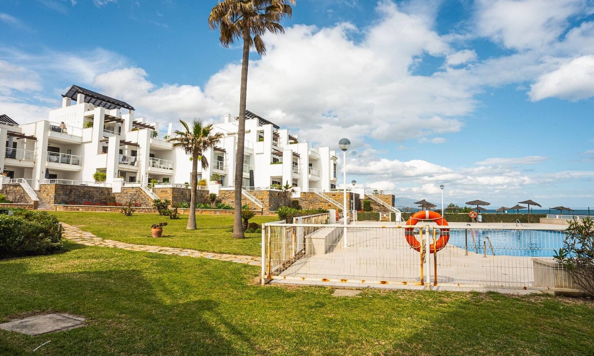 Casares del Mar Apartment | Terraced house by the sea