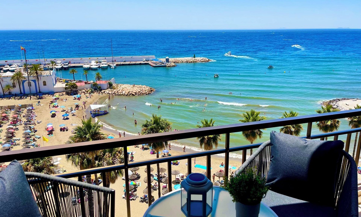 Marbella Seafront Promenade Apartment | TOP RENOVATED! 2 TERRACES! 2 BEDROOMS! GREAT LOCATION AND VIEW!
