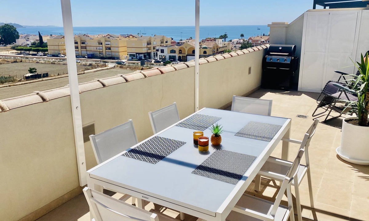 Torre del Mar Apartment | Unik Utsikt och Unik Inredning i Nybyggt hus Nära Stranden
