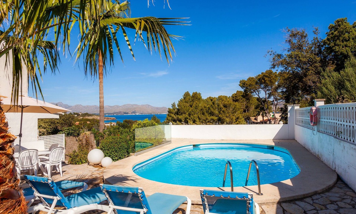 Mal Pas-Bon Aire House | Vacation Apartments 'Trevol Suits' with Sea Views, Wi-Fi, Air Conditioning, Sleeps 7