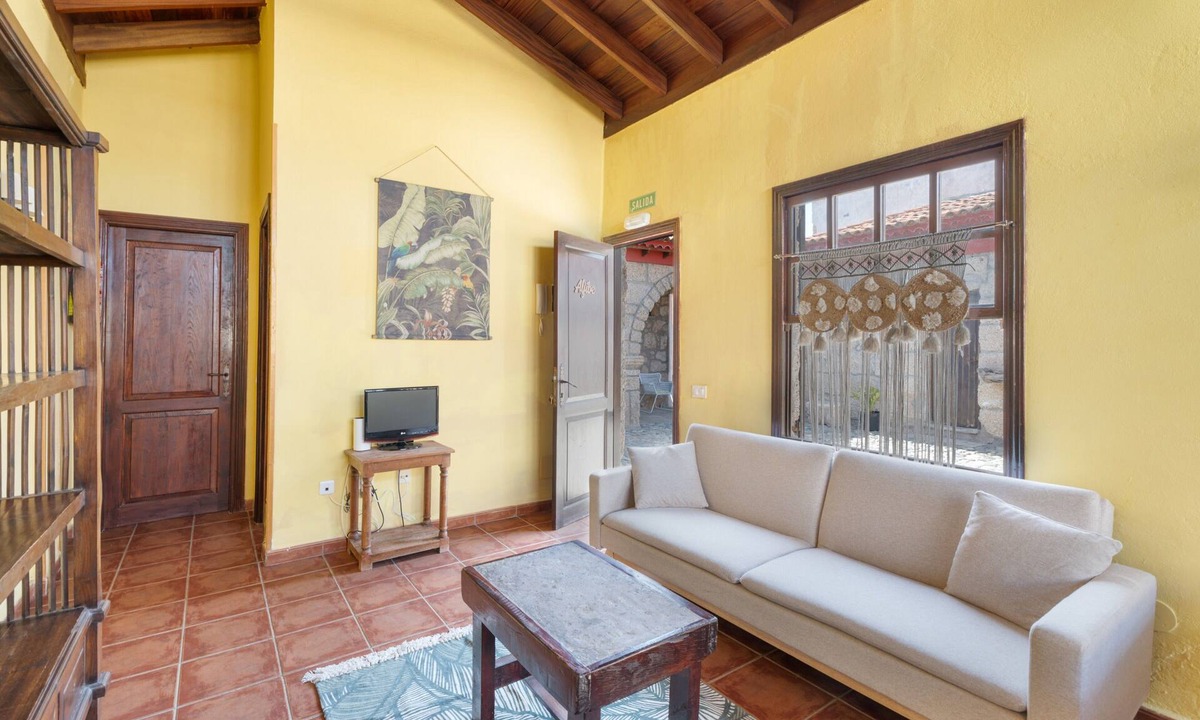 Las Vegas Apartment | Vacation Apartment 'Aljibe' with Sea View, Shared Pool and Wi-Fi
