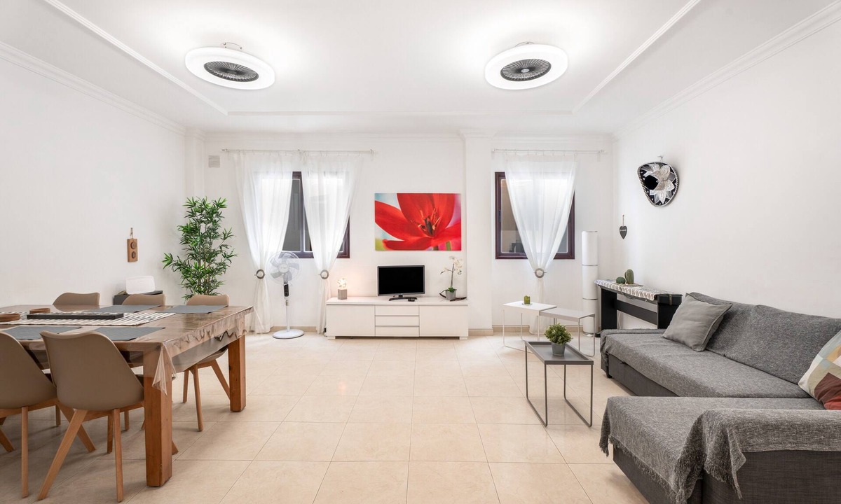Alcala Apartment | Vacation Apartment 'Almar We Go, Apartmento Entero' with Shared Terrace and Wi-Fi
