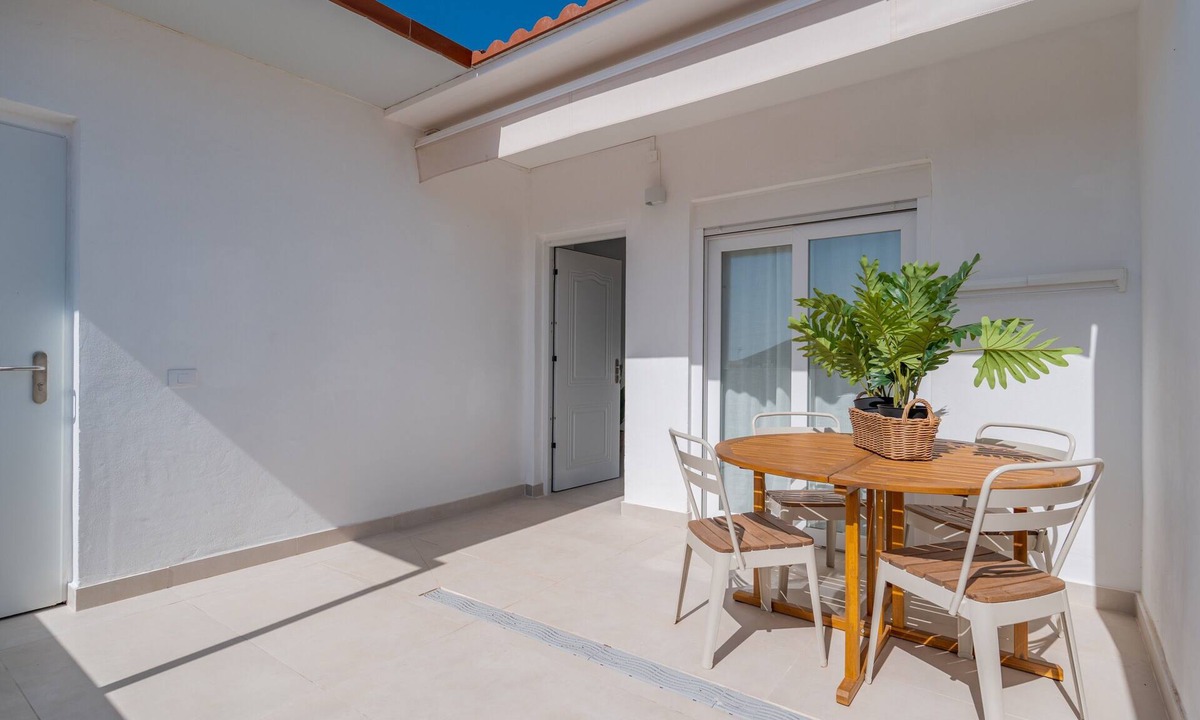 Las Rosas Apartment | Vacation Apartment 'Isabel 6' with Private Terrace, Wi-Fi and Air Conditioning