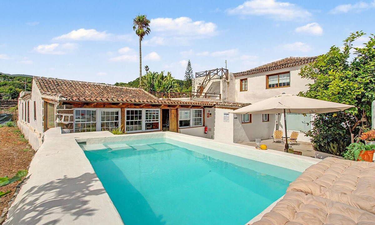 El Tanque Apartment | Vacation Apartment 'La Paredita Casa Acentejo' with Mountain View, Shared Pool and Wi-Fi