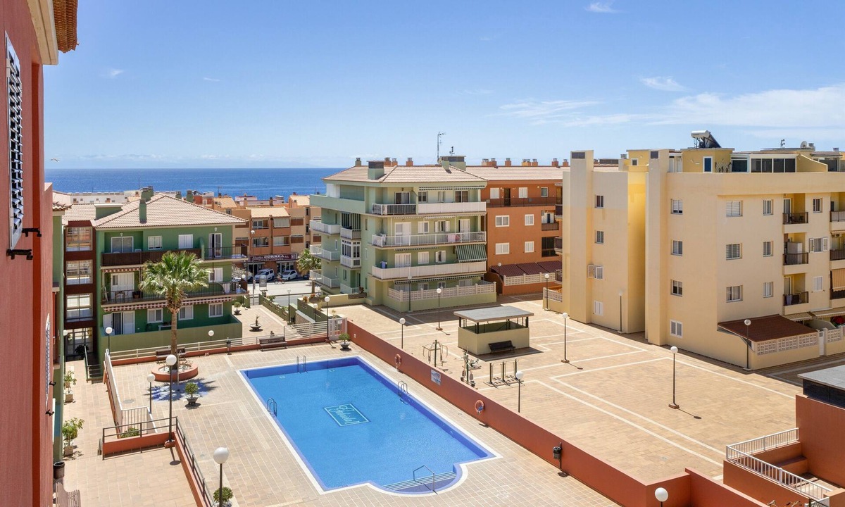 Las Caletillas Apartment | Vacation Apartment 'Olivia’s Beach' with Shared Pool, Wi-Fi and Air Conditioning