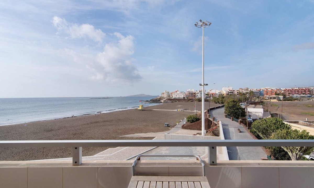 Telde Apartment | Vacation Apartment 'Suite Playa Y Mar - Sea View' with Balcony, Wi-Fi and Air Conditioning
