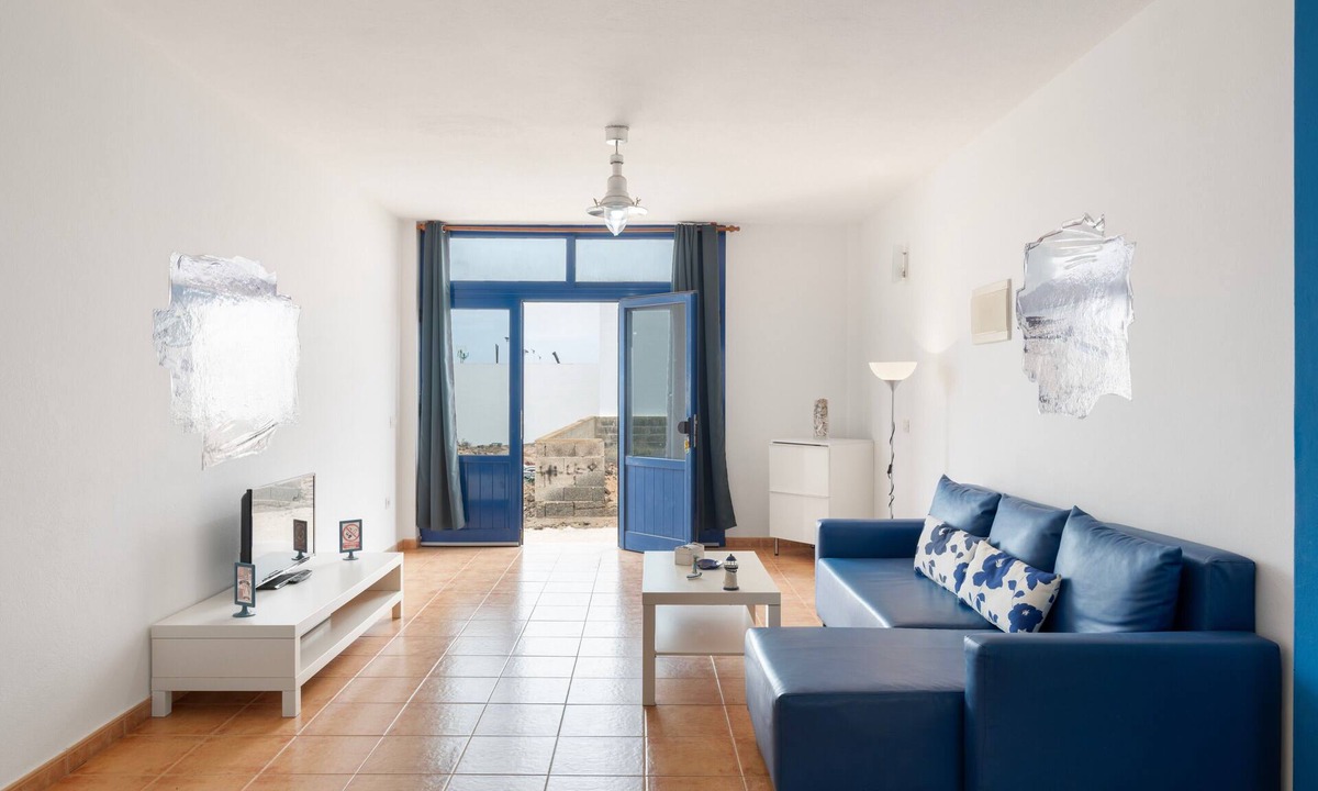 Caleta de Sebo House | Vacation Home 'Azul' with Sea View, Private Terrace and Wi-Fi