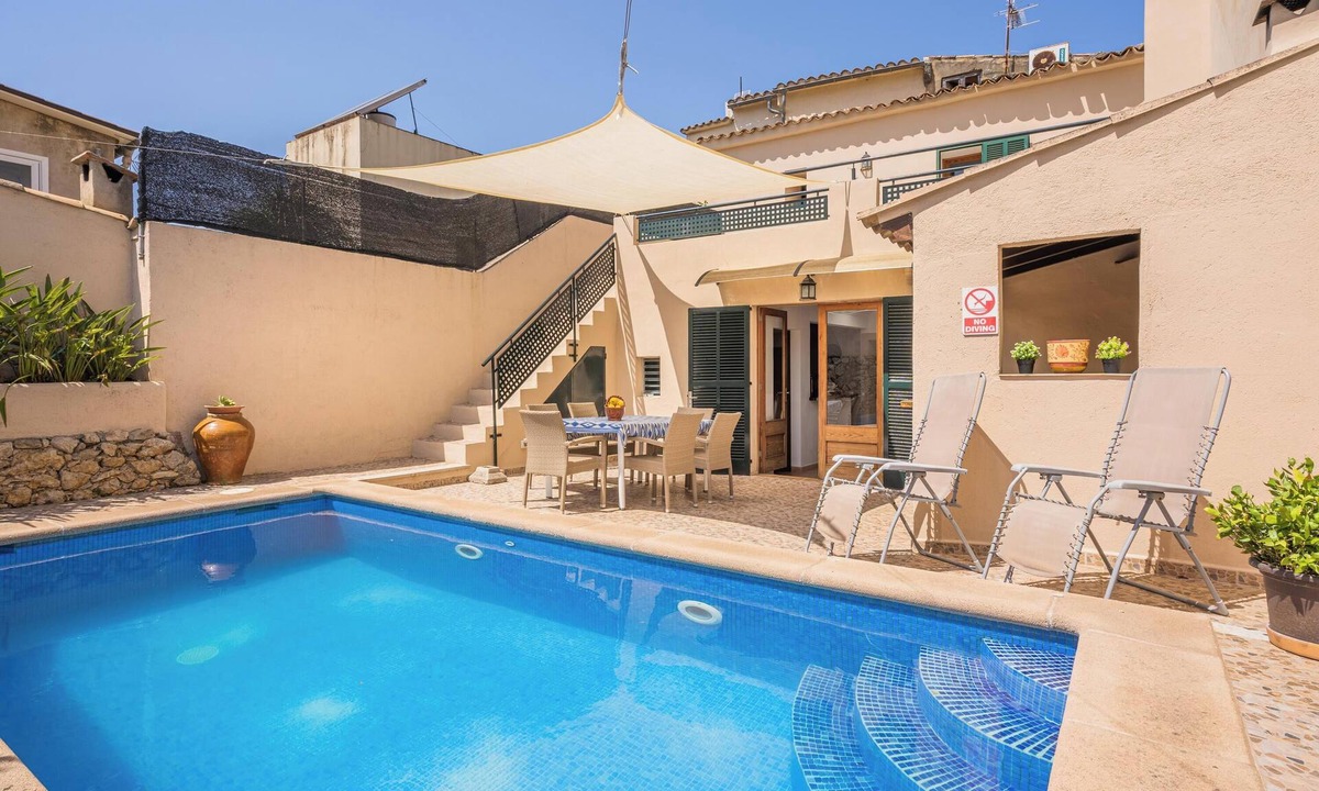 Pollensa House | Vacation Home Ca la Pradina in the Centre with Garden, Pool, Wi-Fi & Terrace