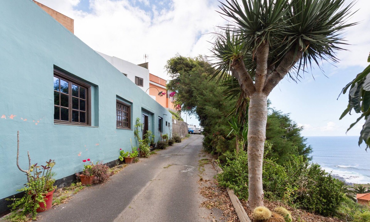 Garachico House | Vacation Home 'Casa Afrikika' with Sea View, Private Terrace and Wi-Fi