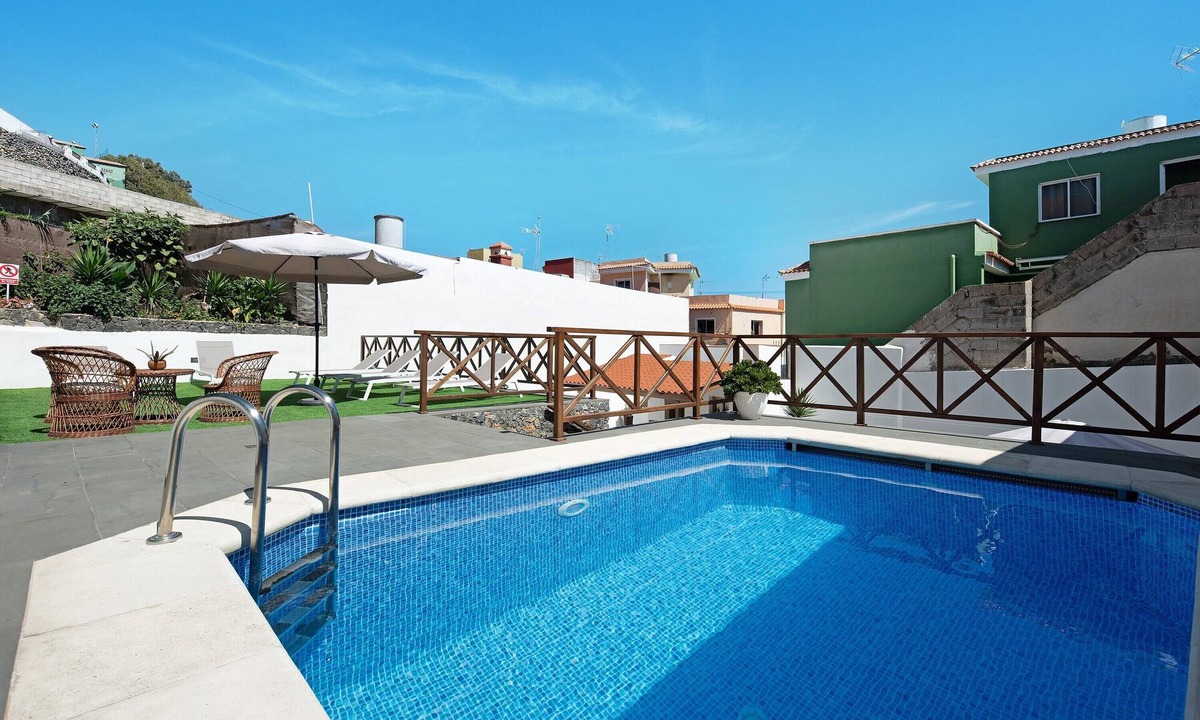 La Guancha House | Vacation Home "Casa Margarita" with Mountain View, Pool, Terrace & Wi-Fi
