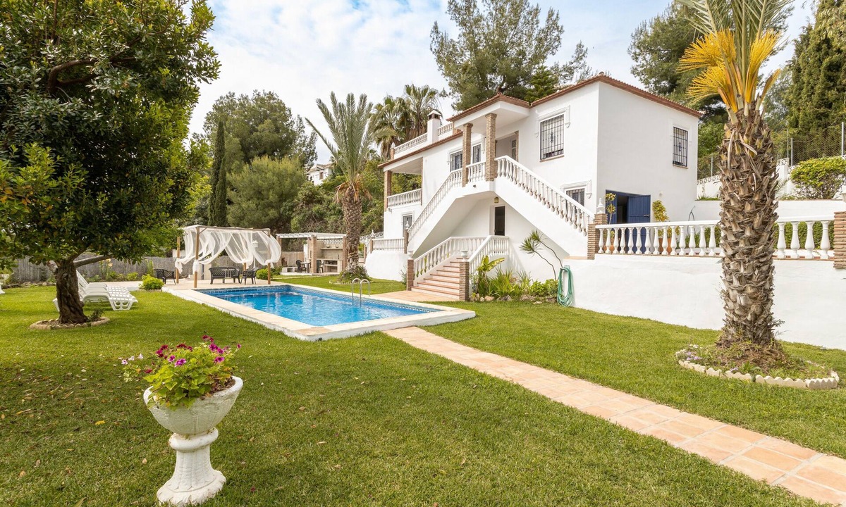 Frigiliana House | Vacation Home "El Valle de Arantxa" with Mountain View, Pool & Wi-Fi