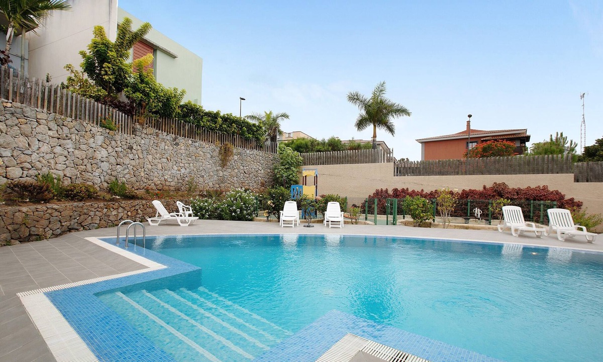 Santa Ursula Ski Chalet | Vacation Home 'La Quinta Adosado' with Sea View, Shared Pool & Wi-Fi