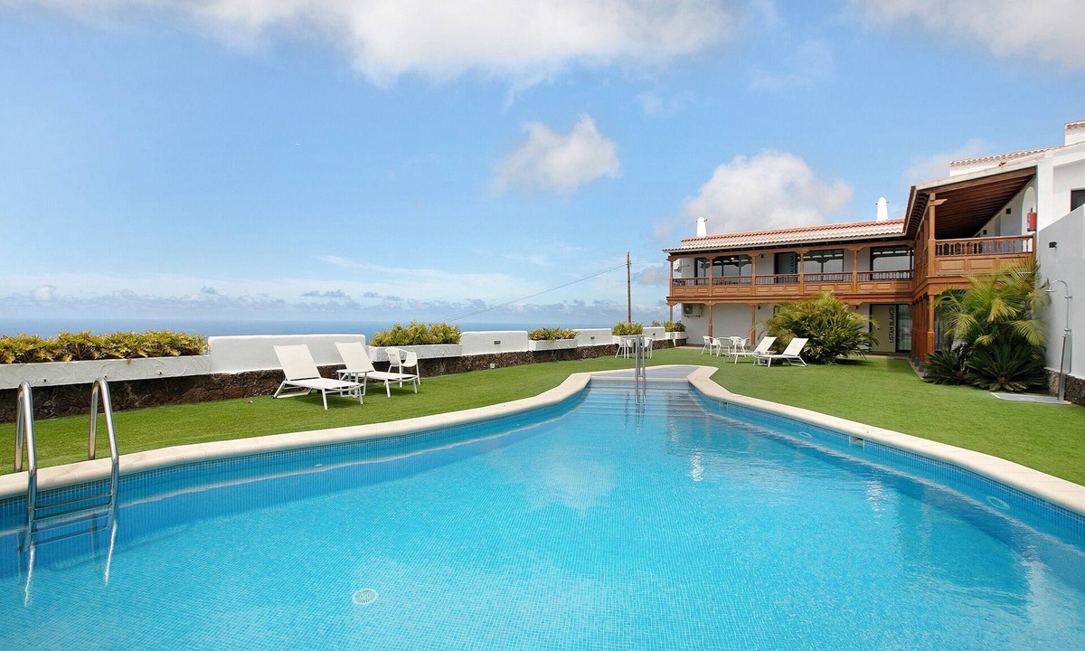 Sauzal House | Vacation Home 'Linaje del Pago Listán Blanco' with Sea View, Pool & Wi-Fi