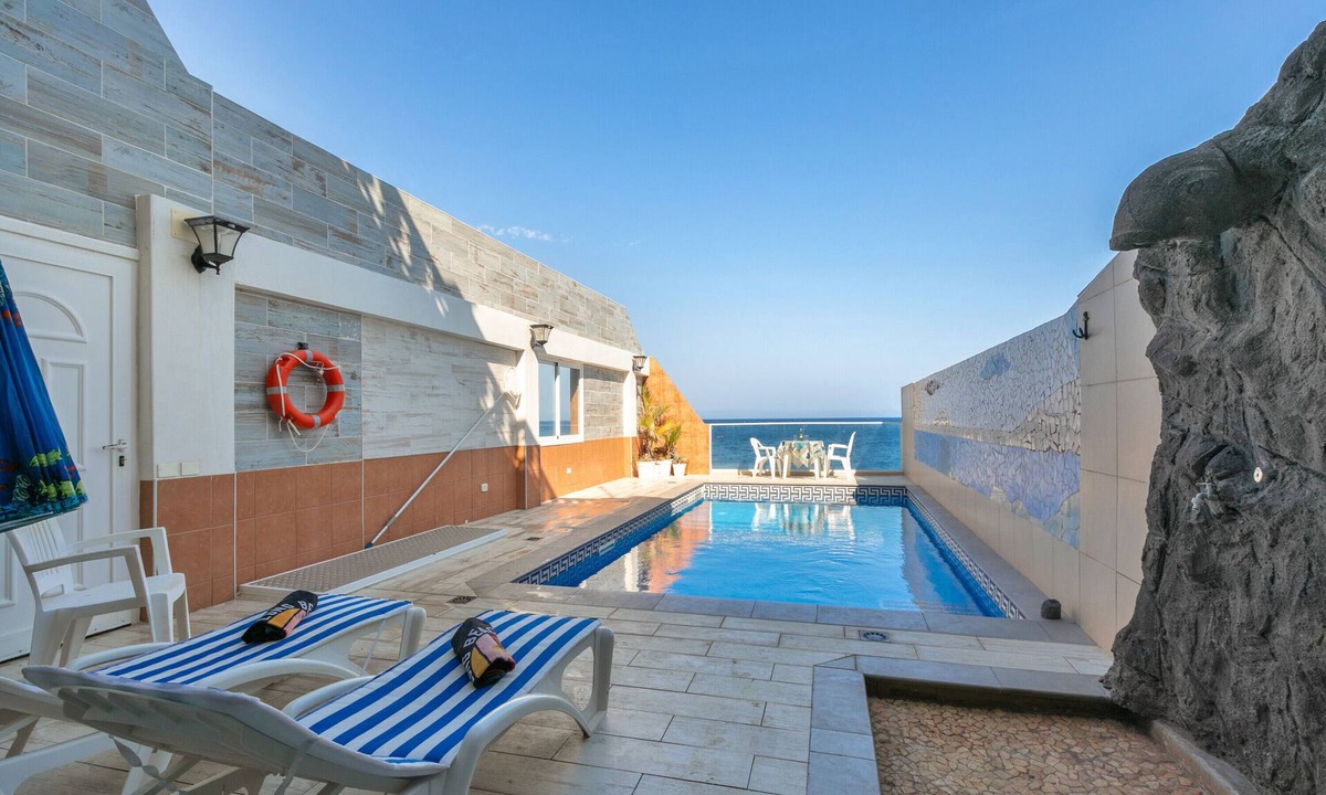 Guimar House | Vacation Home 'Seaside House with Heated Pool' with Sea View, Wi-Fi and Air Conditioning