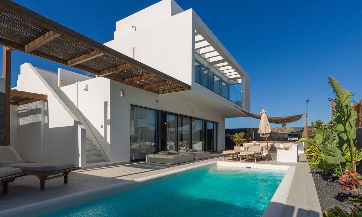 Corralejo House | Vacation Home 'Villa Siargao' with Sea View, Wi-Fi and Air Conditioning