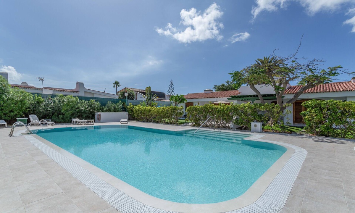 Campo Internacional Maspalomas House | Vacation Home 'Wonderful Bungalow in Maspalomas' with Shared Pool, Private Terrace and Wi-Fi