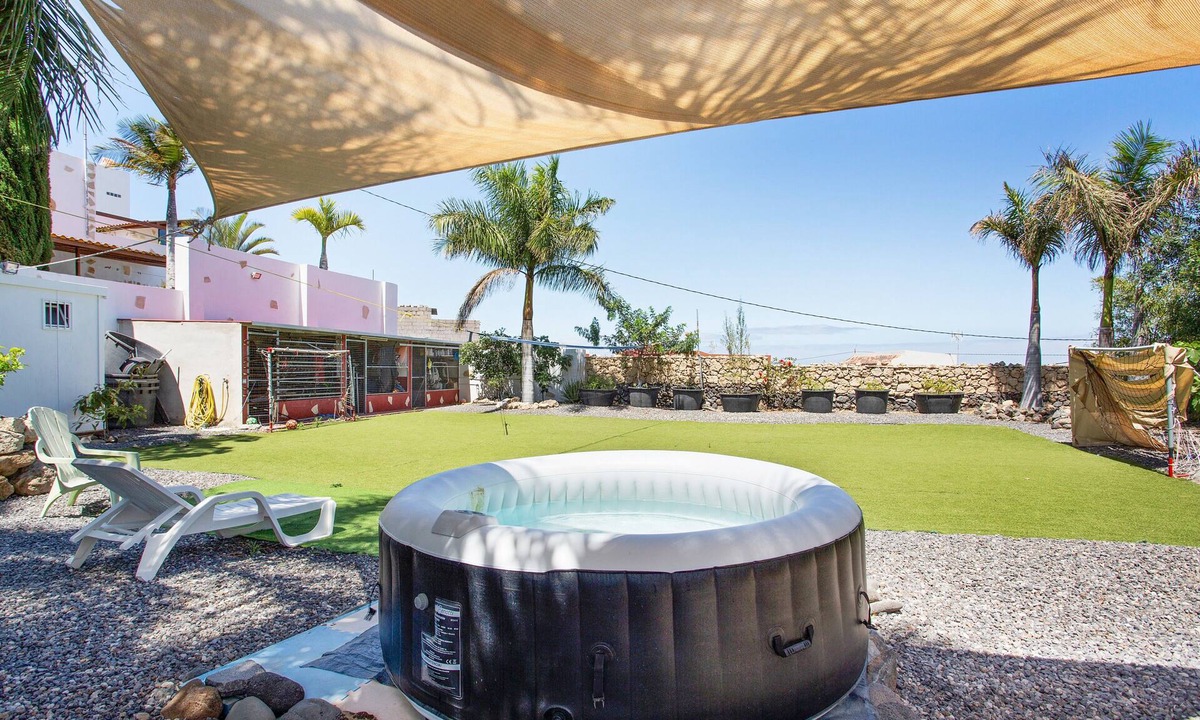 Guimar Apartment | Vacation 'Las Palmeras B' with Sea View, Shared Terrace and Shared Garden