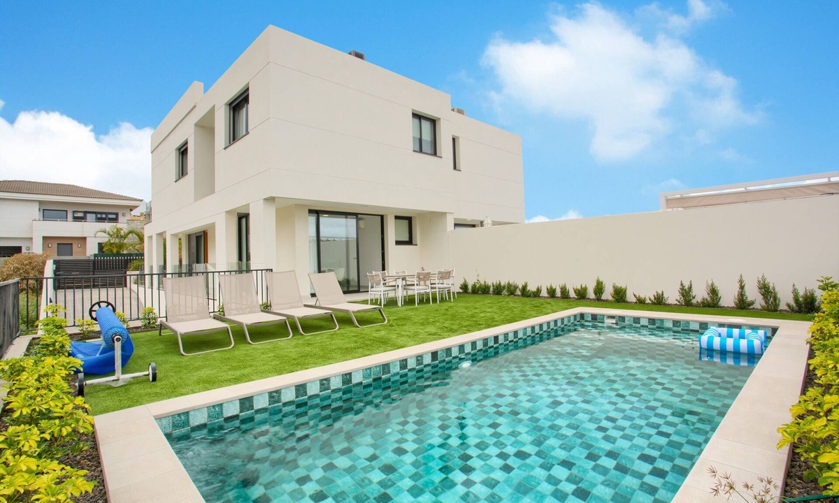 Santa Ursula Villa | Vacation Villa 'Karat La Quinta' with Mountain View, Wi-Fi and Air Conditioning