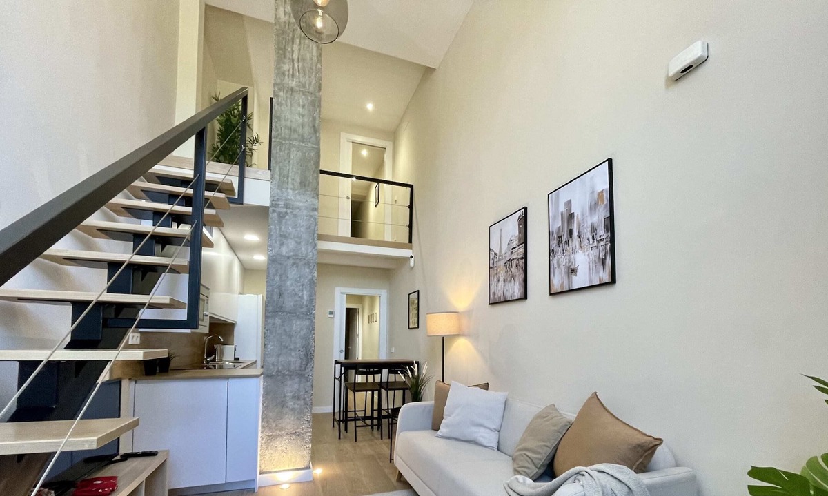 Ciudad Lineal Apartment | Ventas Plaza | Modern 2 Bedroom Duplex in Madrid