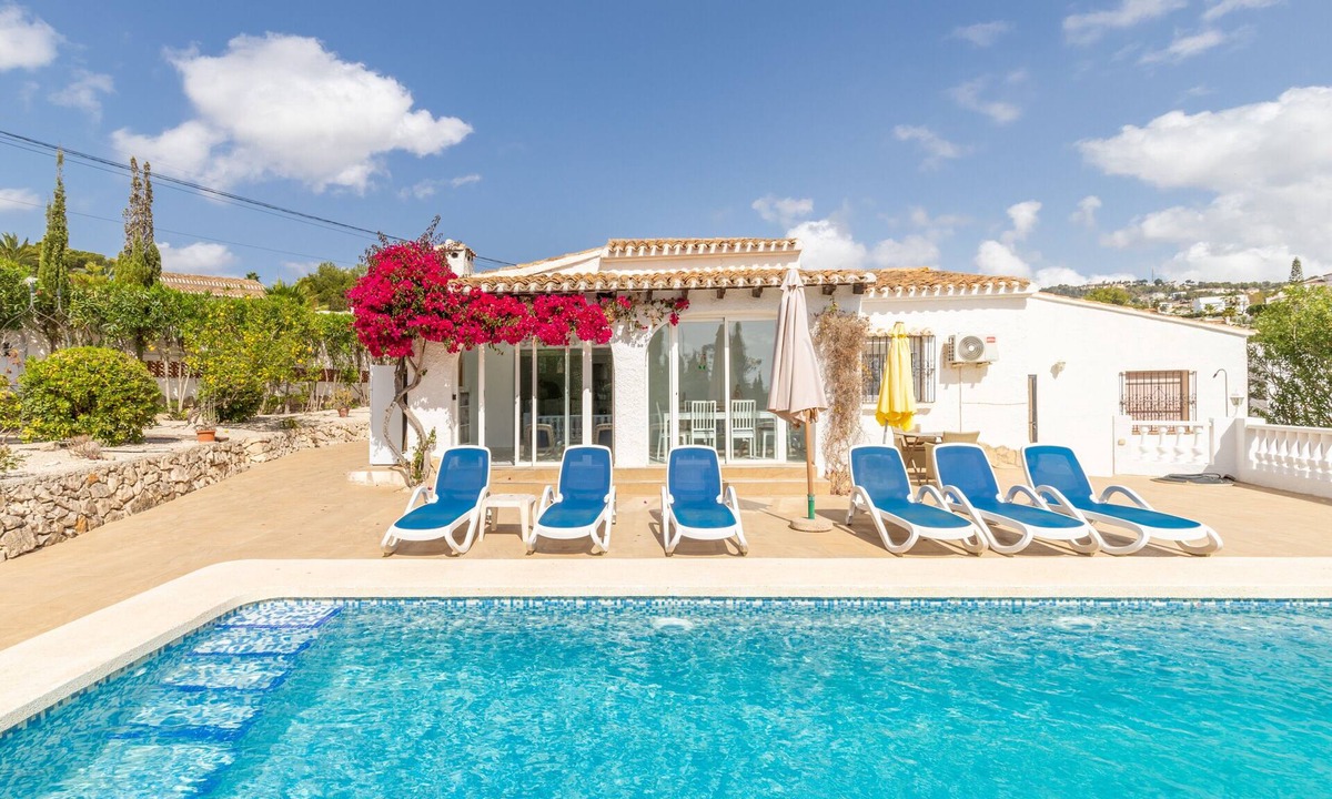 Casas de Torrat Villa | Villa Andes with Sea View, Pool, Wi-Fi & Garden