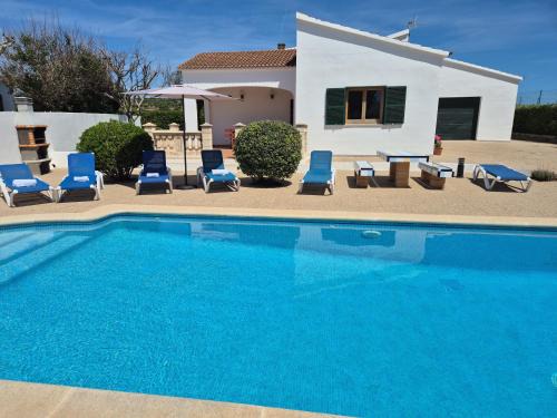 Cales Piques House | Villa con piscina privada Cala en Blanes, Menorca