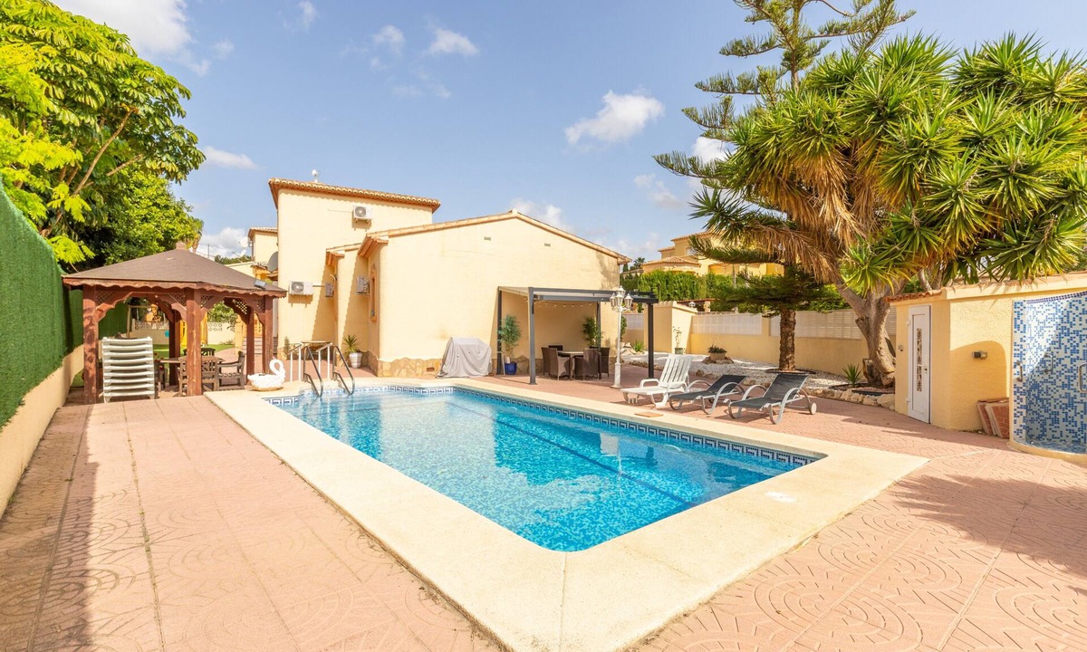 Casas de Torrat Villa | Villa 'Costeres' with Private Pool, Wi-Fi and Air Conditioning