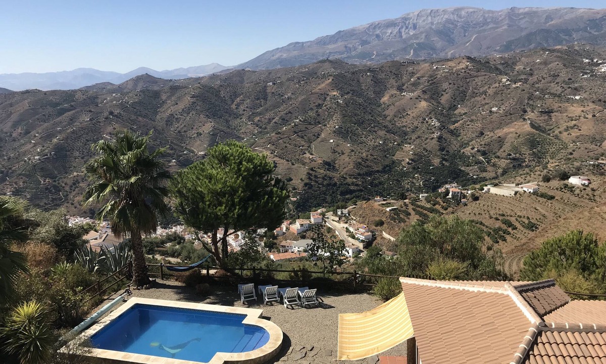 Sayalonga Villa | Villa El Chaparro with heated pool (Sea and Mountain)