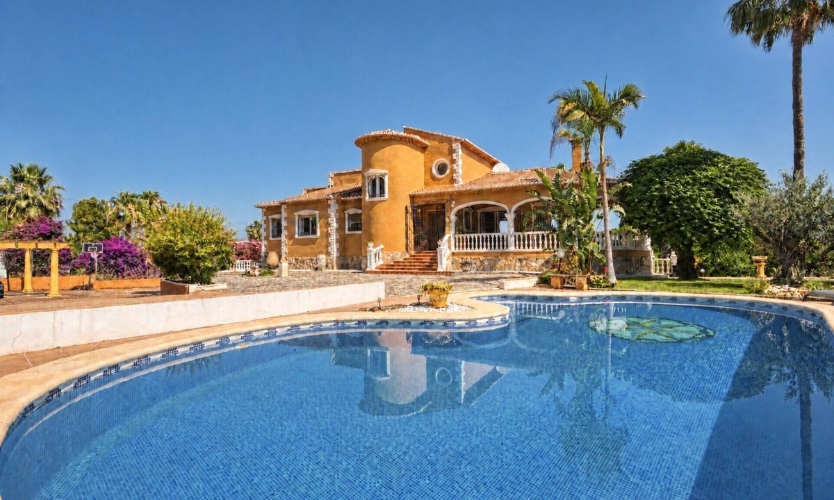 Pedreguer Villa | Villa 'Emilio' with Sea View, Private Pool and Wi-Fi