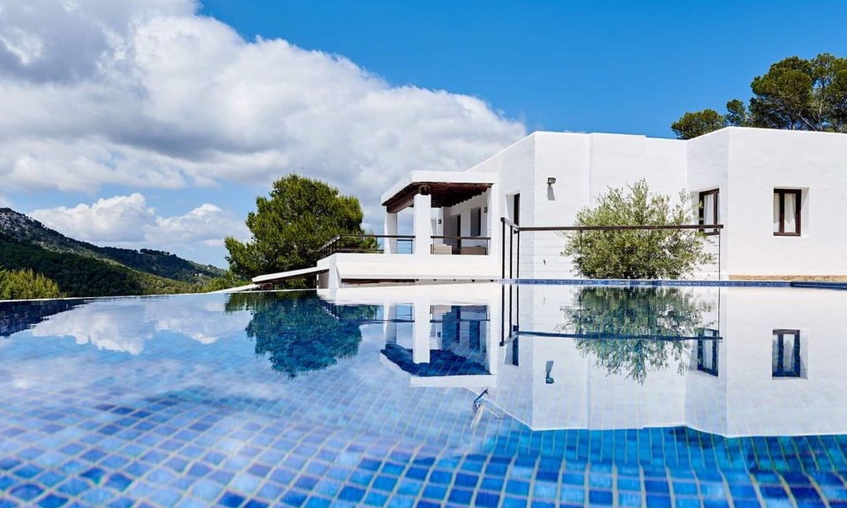 Sant Josep de sa Talaia Villa | Villa in Es Cubells with 6 bedrooms sleeps 12