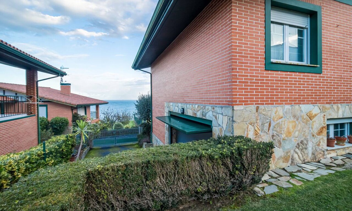 Castro Urdiales Villa | Villa La Perla de Sonabia – Sea Views, Near Beaches & Nature