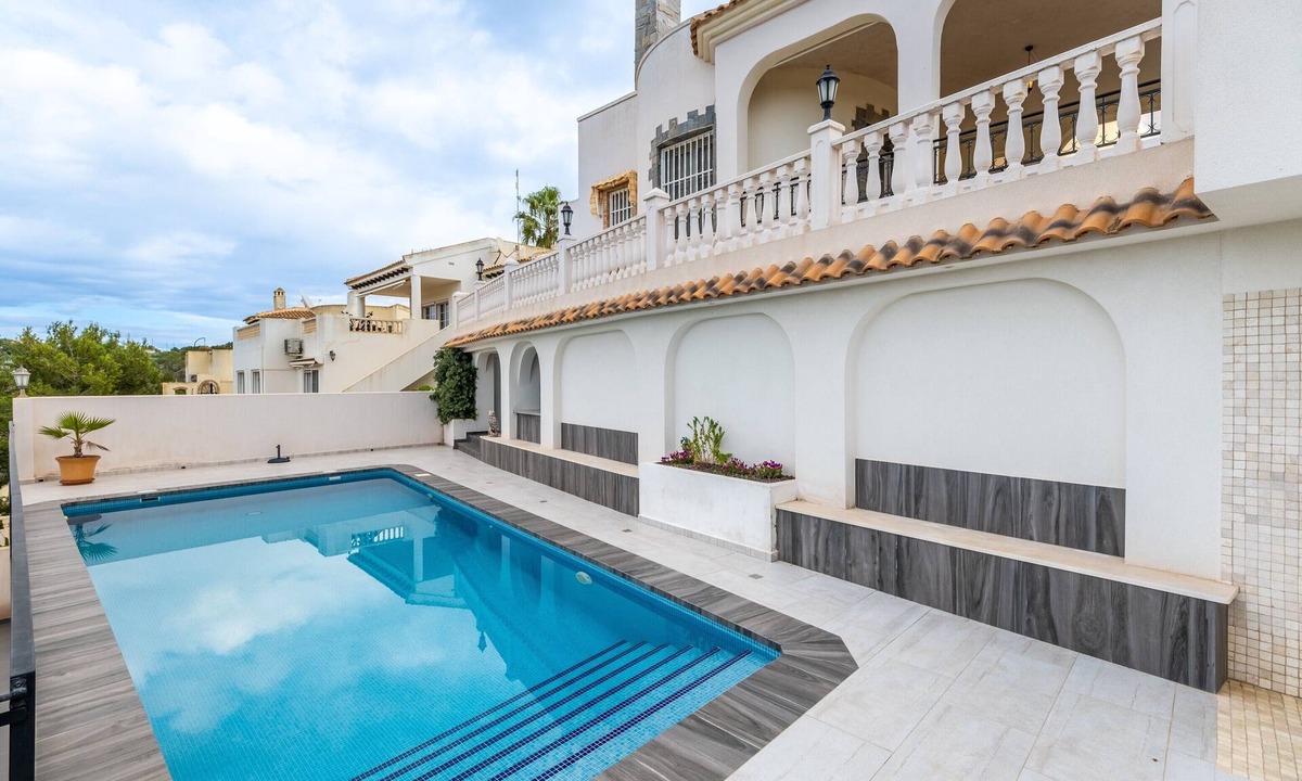 Orihuela Costa Villa | Villa "Las Ramblas" with Mountain View, Private Pool & Wi-Fi