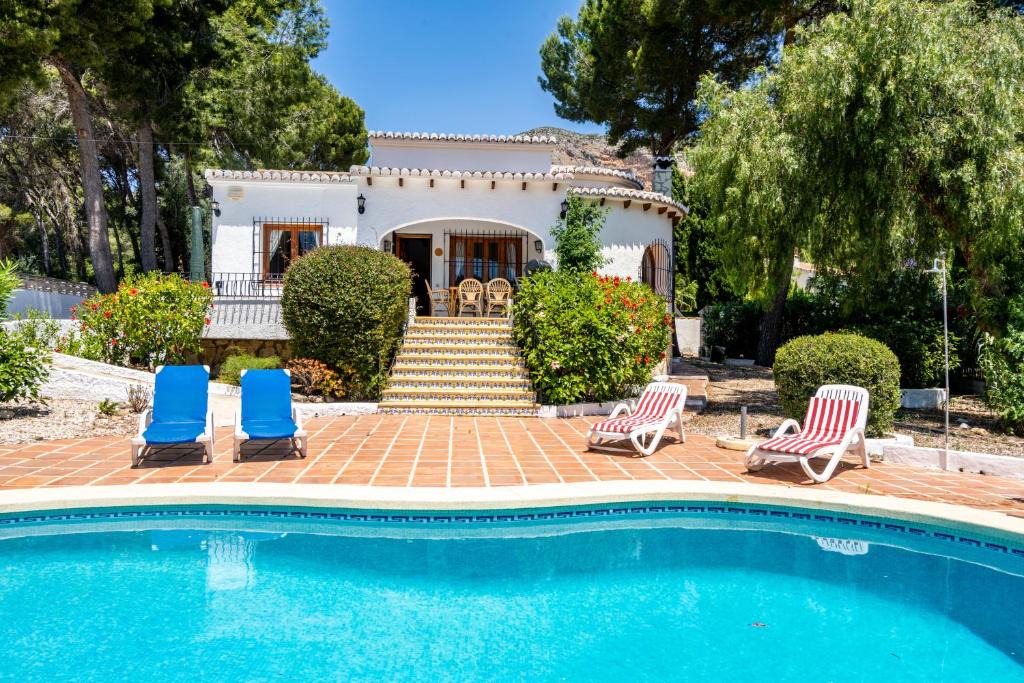 Jesus Pobre Villa | Villa Los Lagos by WestbeckVillas