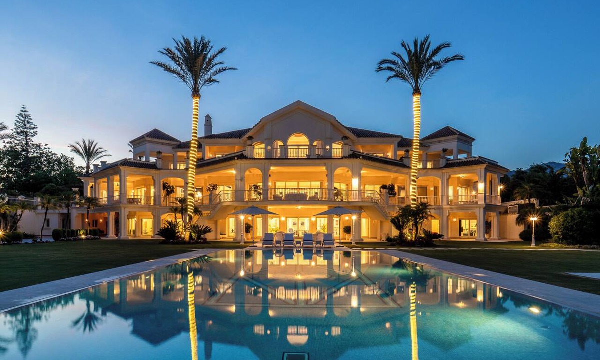 Golden Mile House | Villa Mary: Beachfront Mansion, Golden Mile Marbella. 10 Suites, 3 Pools, Spa