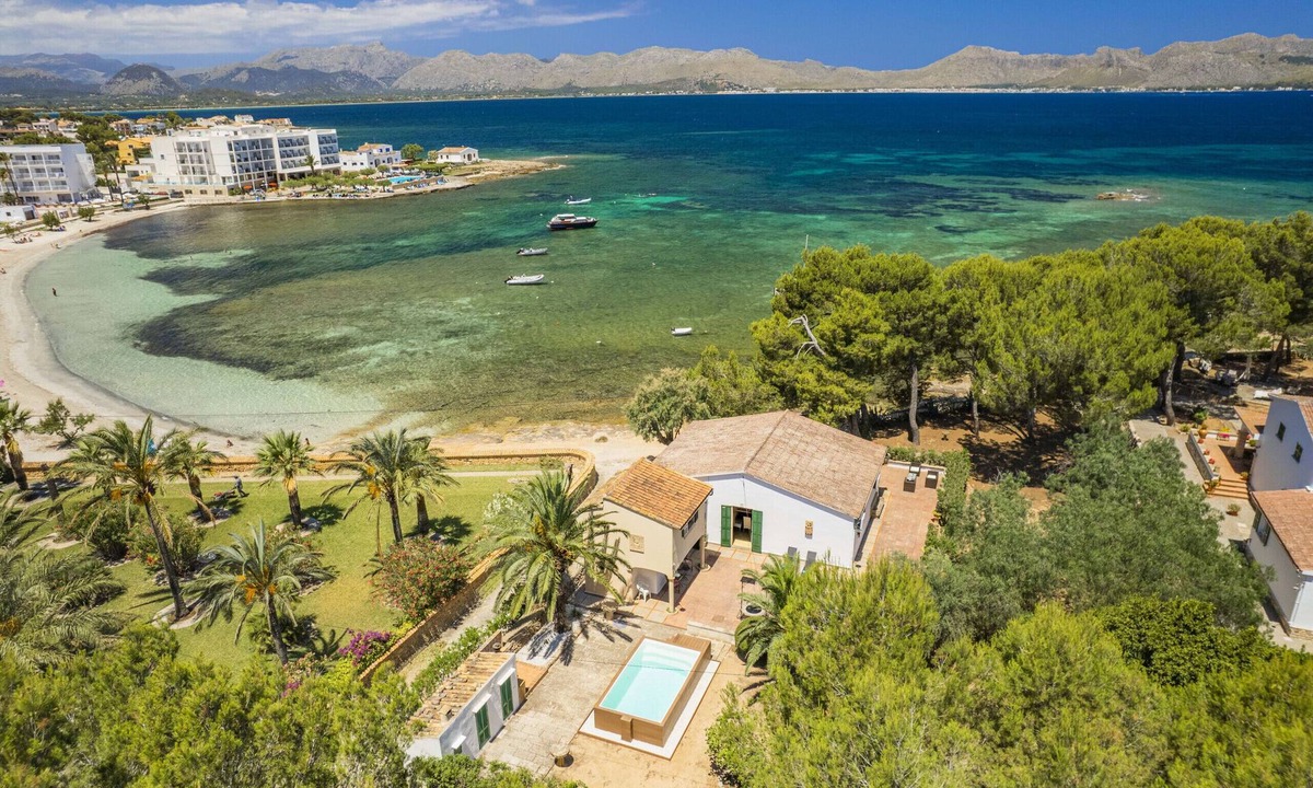 Marina Manresa Villa | Villa Morer Vermell - newly renovated seafront retreat with private pool