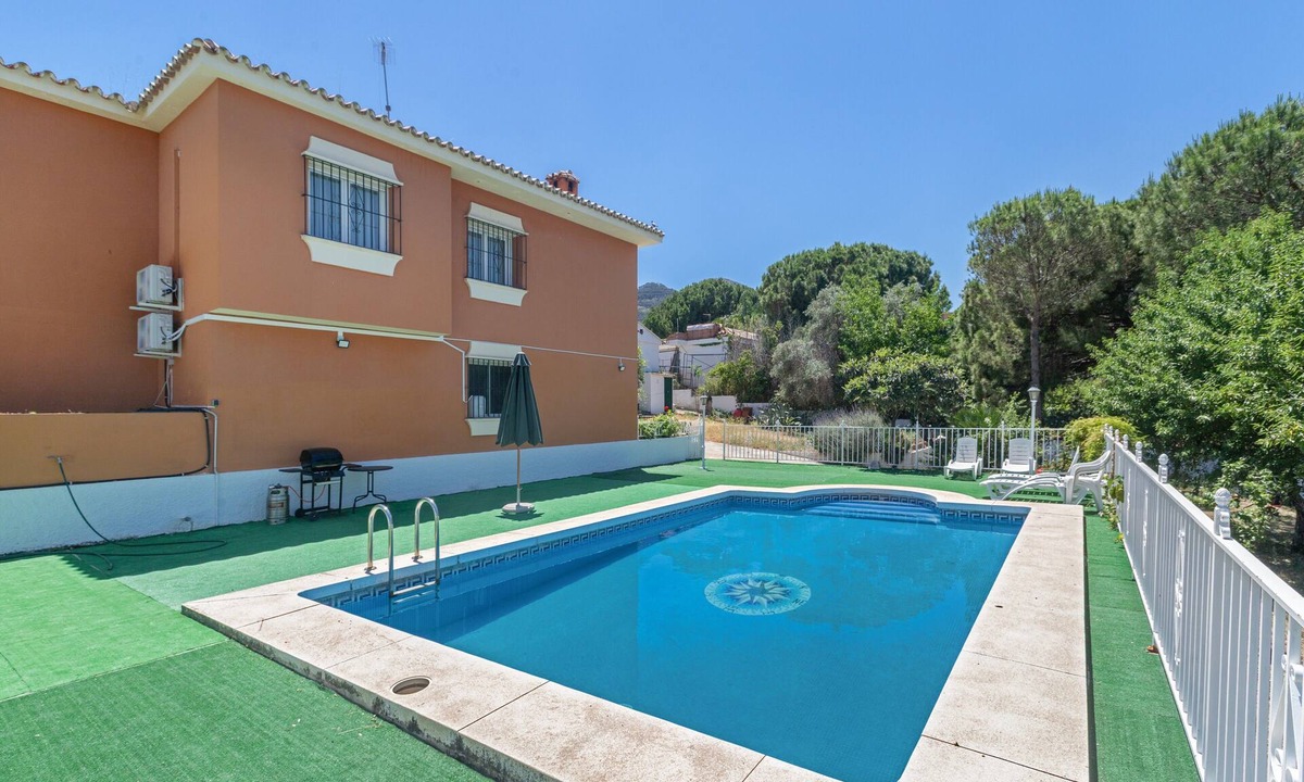 Pinos de Alhaurin Villa | Villa 'Nature Pinos De Alhaurin' with Mountain View, Wi-Fi and Air Conditioning