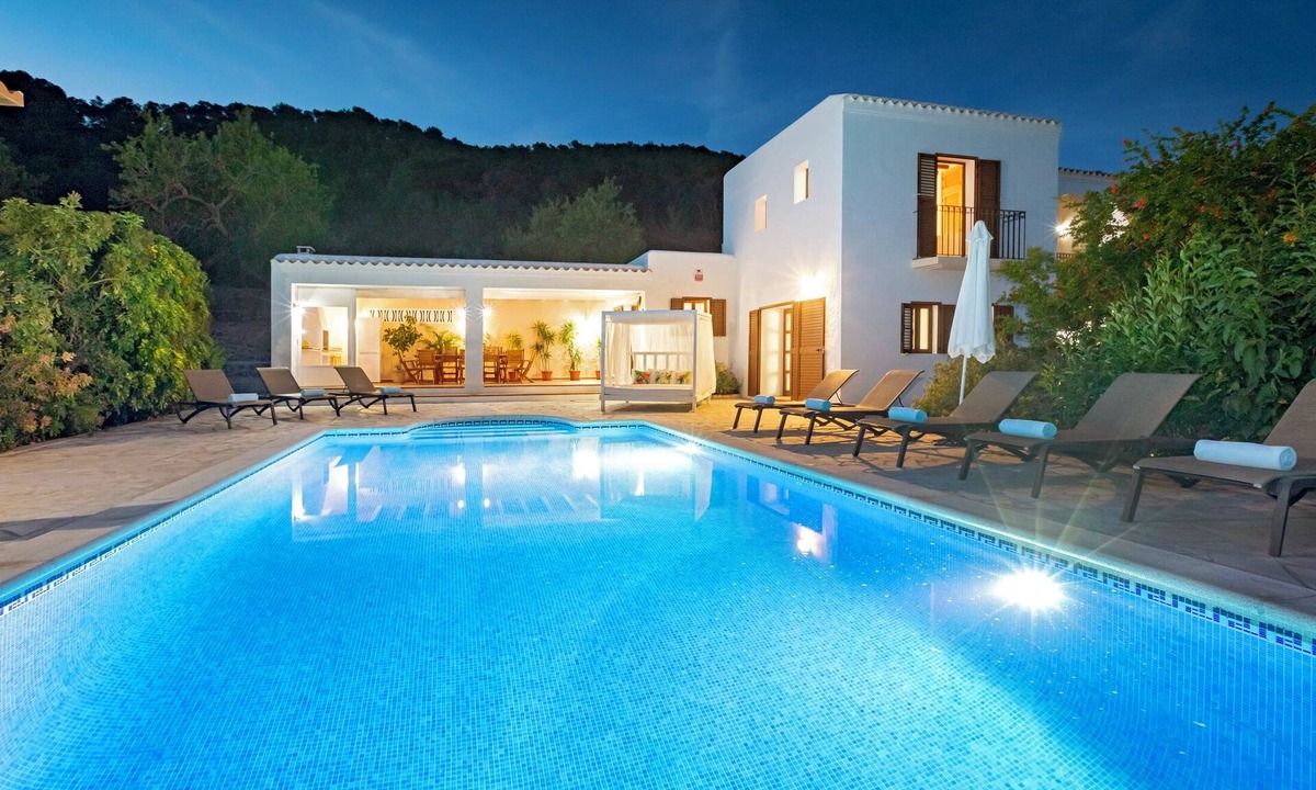 Sant Josep de sa Talaia Villa | Villa Near Ibiza Town-San Antonio Sleeps 14