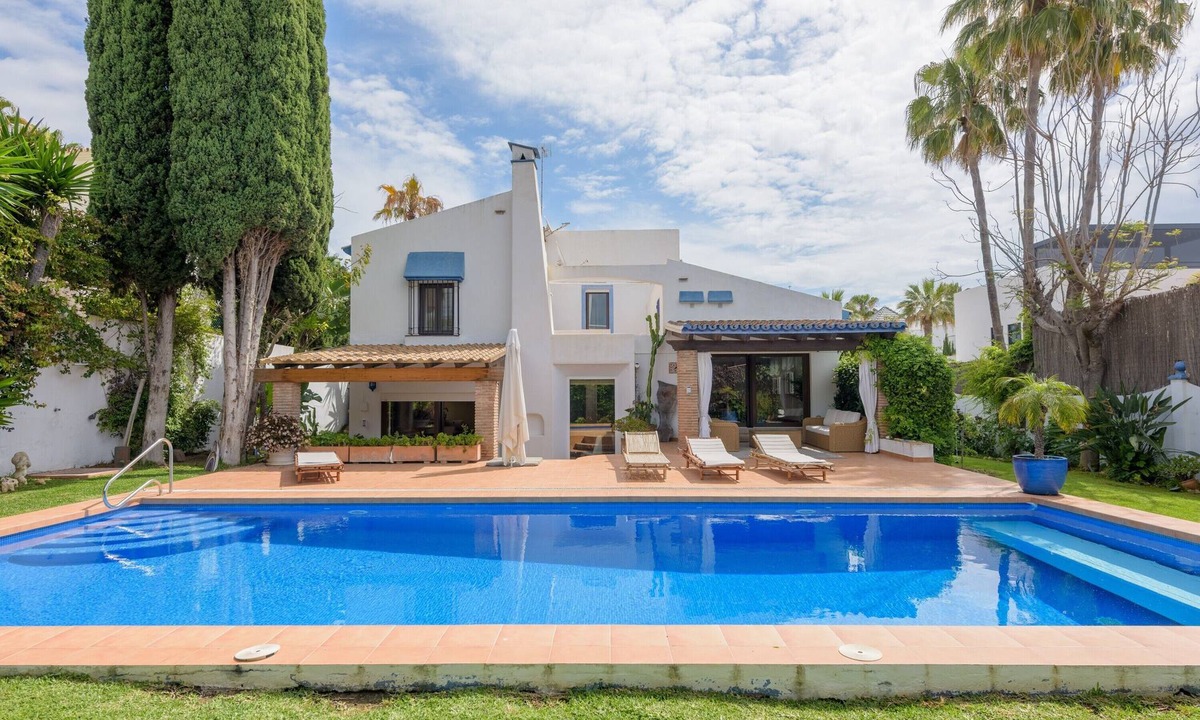 Golden Mile Villa | Villa 'Rio Verde' with Sea View, Wi-Fi and Air Conditioning